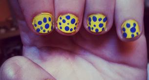 ¡Manicura a lunares!