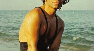 Foto histórica: Karl Lagerfeld llevando un mankini