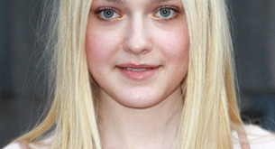 Dakota Fanning y su tiara de cadenas en el Festival de Tribeca