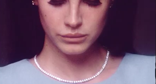 Todos los looks de Lana del Rey en su último clip, National Anthem