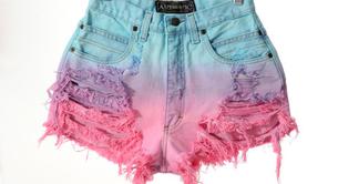 El tie-dye se apodera de los pantalones