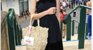 Los bolsos de rafia viven sus horas más altas gracias a las celebs actuales