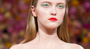 Eyeliner verde flúor en el desfile de Dior 