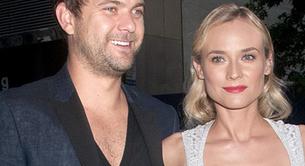 ¿Se le ha ido la mano a Joshua Jackson con el escote?
