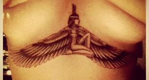 Rihanna se tatúa por amor 