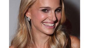 Flipa: Natalie Portman luce melena rubia 