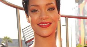 Rihanna se corta el pelo a lo Juana de Arco 