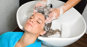 ¿Es necesario enjabonar el cabello dos veces por lavado?