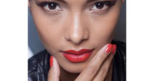 Labios y uñas a juego en el desfile de Jean Paul Gaultier