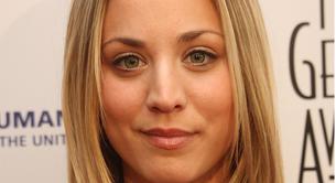 La actriz Kaley Cuoco, y sus problemas con el acné
