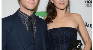 Marion Cotillard se decanta por el gris para su manicura