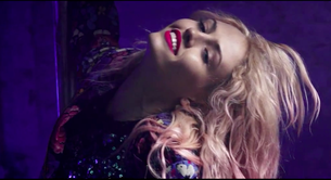 Charlotte Free en un vídeo para ASOS 