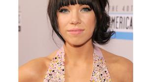 Carly Rae Jepsen nos hace caso y se corta el flequillo 