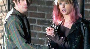 Taylor Swift con el pelo rosa en el rodaje de su nuevo clip 