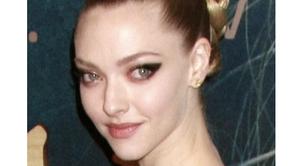Maquillaje de Amanda Seyfried con cat-eye en sombras 