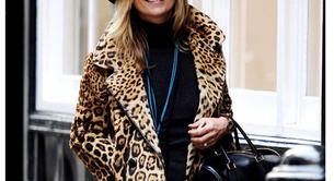 ¿Cómo llevar los abrigos con estampado de leopardo? 