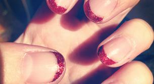 Cómo limpiar los esmaltes con purpurina de las uñas 