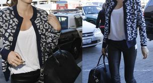 Un look perfecto para viajar: el que Miranda Kerr lleva 