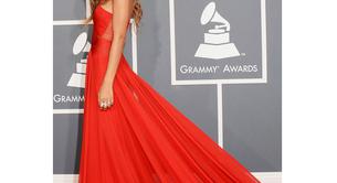 Looks y vestidos de infarto en los Grammy 2013: Jennifer Lopez, Rihanna, Beyoncé 