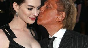 Anne Hathaway le pide perdón a Valentino por no haber vestido de él en los Oscars 