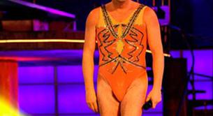 A Arturo Valls se le sale un testículo en el estreno de Splash! Famosos al Agua