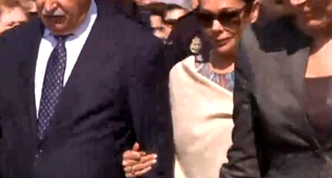 Las bragas de Isabel Pantoja, al descubierto, a su salida de la Audiencia Provincial de Málaga 