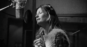 Gisele Bündchen canta para H&M 