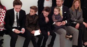 Toda la familia Beckham en la primera fila del desfile de Victoria
