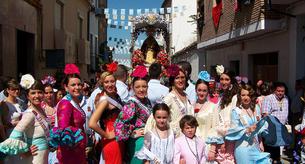 Le prohiben ser la dama de las fiestas por haber abortado