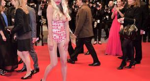 Actriz en topless en el Festival de Cannes