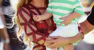 Shakira presume de niño en el mundial