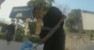 Arriesga su vida por mostrar cómo viven las mujeres bajo el terror del Estado Islámico