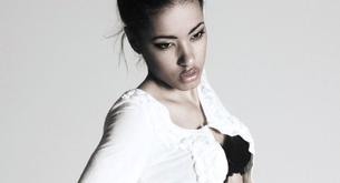 Modelo a pesar de padecer escoliosis