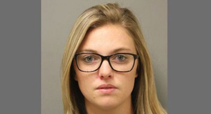 Una profesora envía un selfie sexy a un alumno y acaba en la cárcel