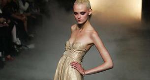 Francia prohíbe desfilar a modelos demasiado delgadas