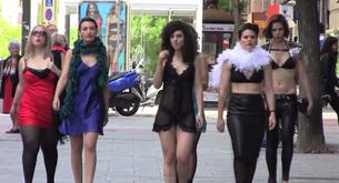 Esto es lo que pasa si apareces en una óptica vestida como la chica de su anuncio