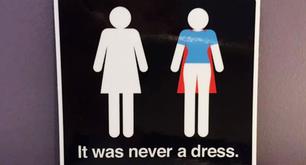 ¿El cartel de las mujeres en los baños? Nunca fue un vestido