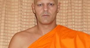 Frank Cuesta lo deja todo y se hace... ¡monje tibetano!