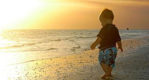 Un bebé de 10 meses... ¡olvidado en el mar!