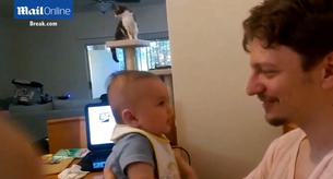 ¡El bebé de tres meses que dice 'te quiero' a su padre nos ha enamorado!