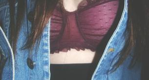 Su sujetador amortigua una bala y le salva la vida