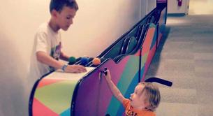 Vio como este niño jugaba con su hijo en silla de ruedas y ahora le envía este mensaje