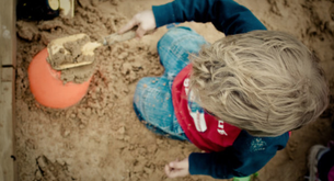Dos niños escapan de su guardería cavando un túnel  
