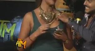 Un presentador acosa a su compañera en directo