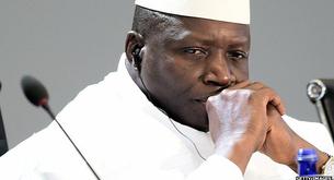 El presidente de Gambia pide a las mujeres que dejen de llevar ropa interior y pantalones