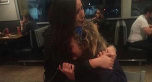 La razón por la que está mujer abrazó a una sintecho te hará emocionarte