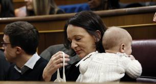 Polémica por la diputada que amamantó a su bebé en el congreso