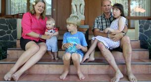 A esta niña le dieron un tratamiento para que nunca creciera