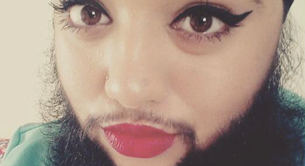 Esta es la primera mujer barbuda que desfila en una pasarela