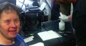 Esta mujer entró en un estudio de tatuajes y lo que les pidió te sacará una sonrisa